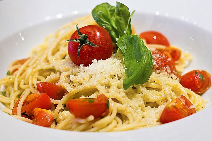 Spaghetti with Tomato and Herb Sauce